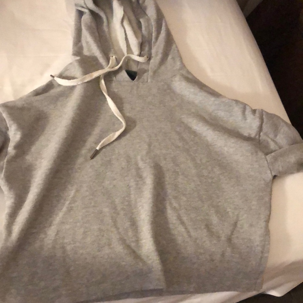 Im selling a cute crop top sweater